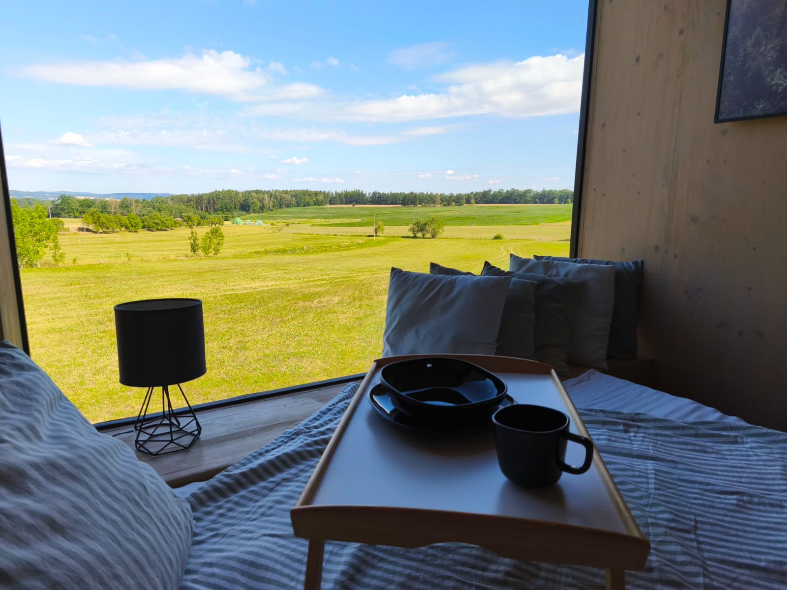 Posed Štětice - snídaně v posteli s panoramatickým výhledem do krajiny